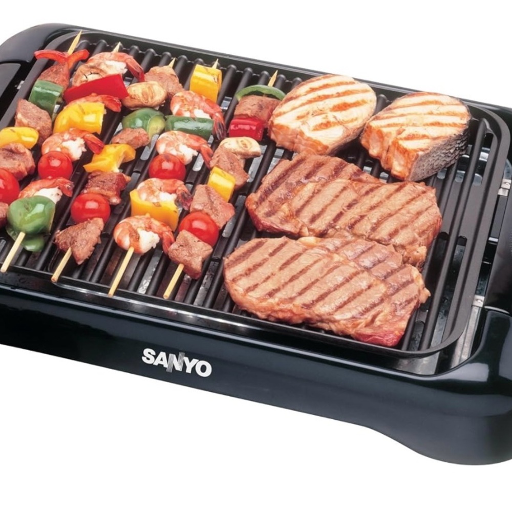 Sanyo Electric Grill with Black Finish